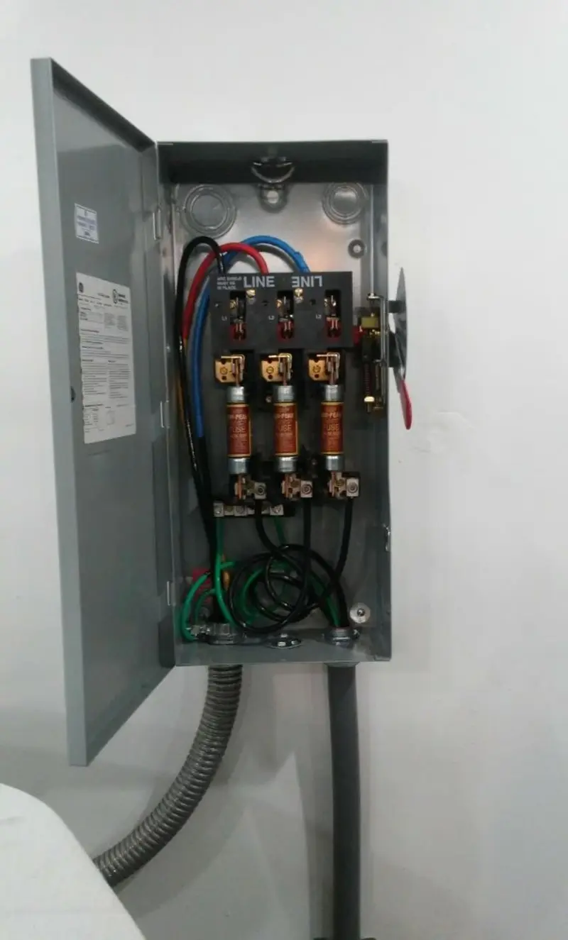 Three-phase disconnect switch installed for Smoke Detector Installation in Lake Lakengren